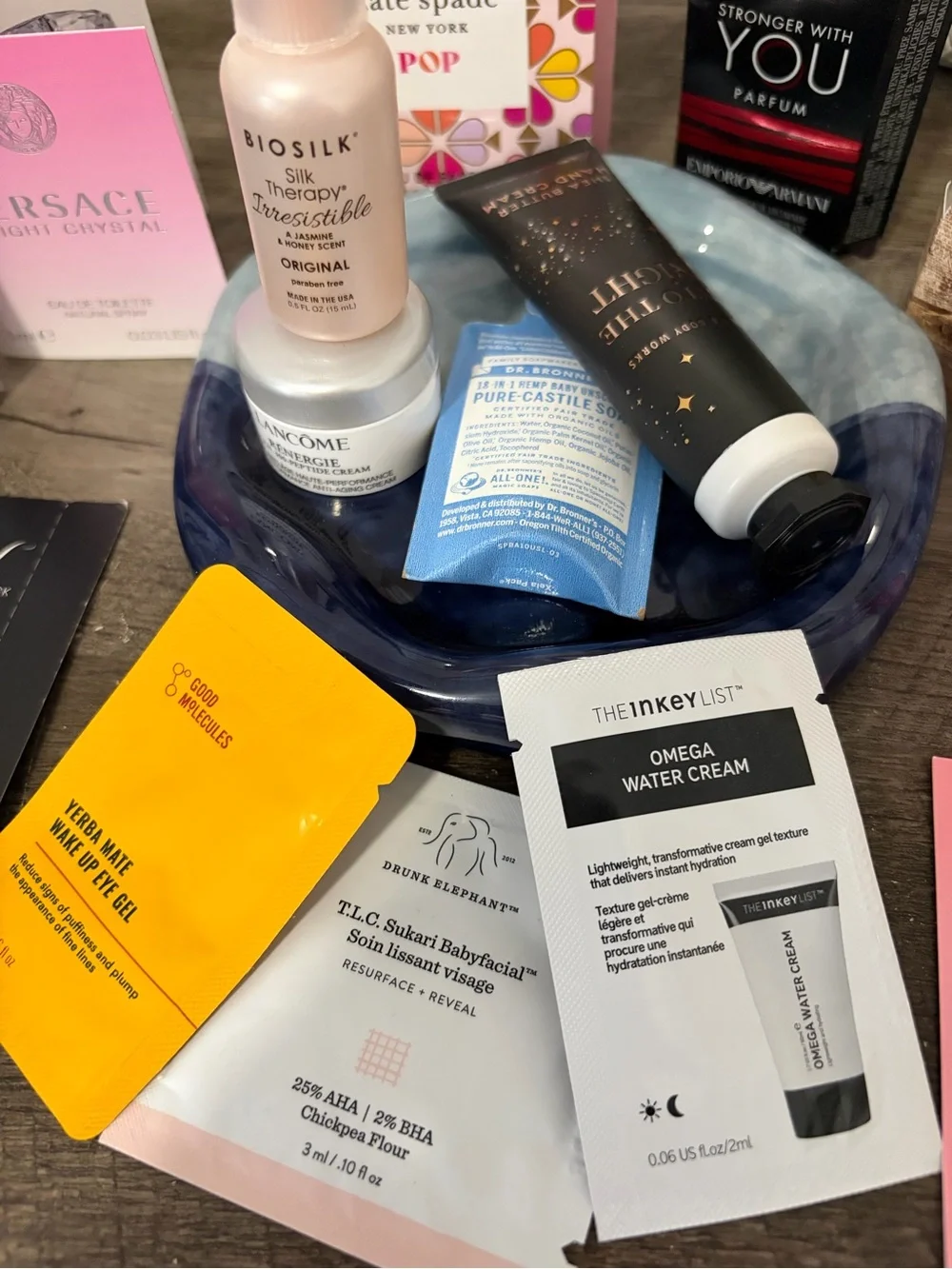 Assorted Women’s Makeup & Skincare Sample Kit - Mixed Colors